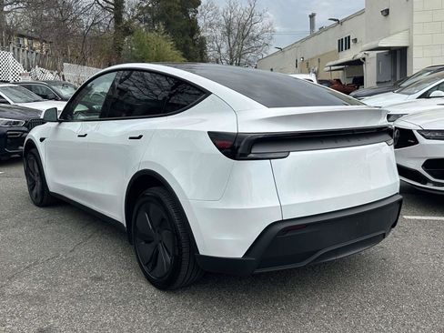 Used 2026 Tesla Model Y 2WD image 5