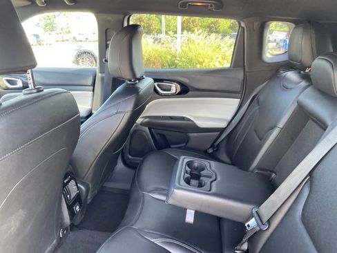 Used 2025 Jeep Compass Limited AWD/4WD image 16