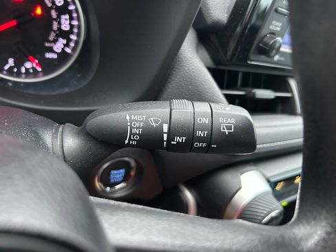 Used 2022 Toyota RAV4 XLE FWD image 22
