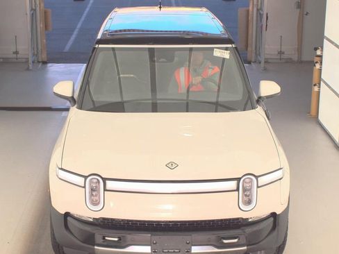 Used 2023 Rivian R1S Adventure image 2