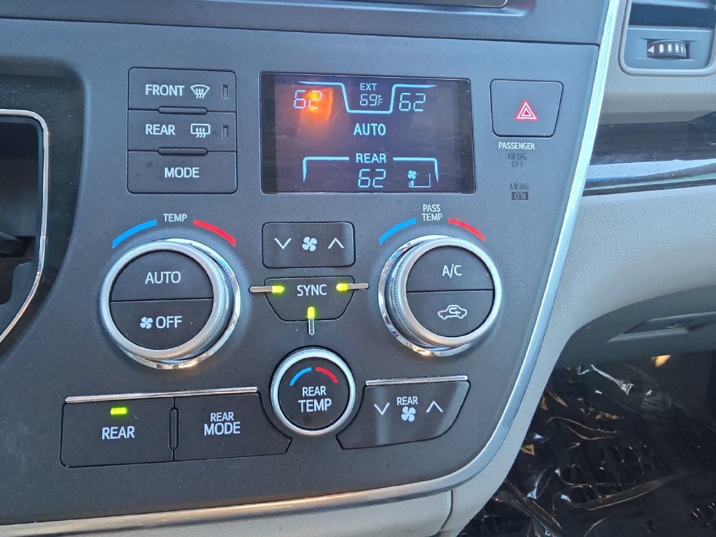 Used 2017 Toyota Sienna XLE FWD image 20