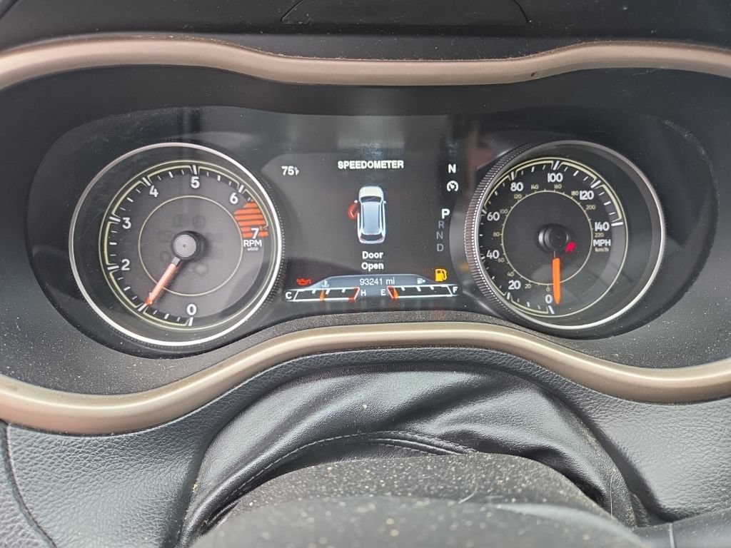 Used 2016 Jeep Cherokee Limited AWD/4WD image 6