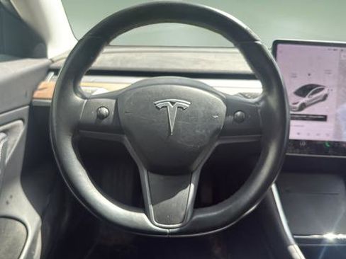 Used 2018 Tesla Model 3 Long Range RWD image 9
