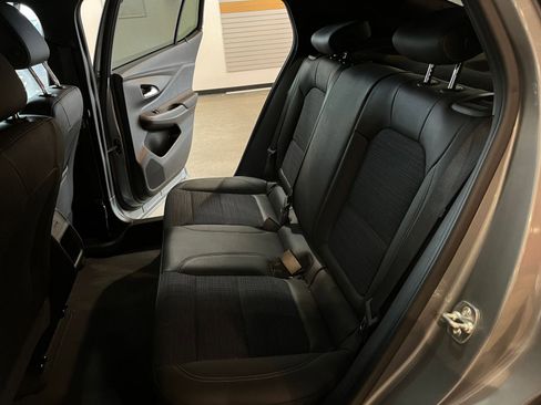 Used 2025 Buick Envista Preferred image 38