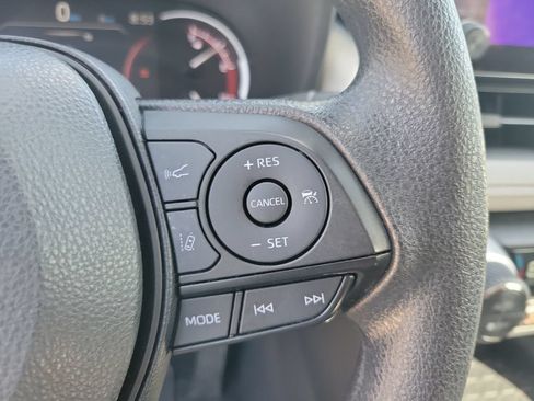 Used 2024 Toyota RAV4 XLE FWD image 21
