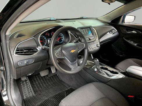 Used 2017 Chevrolet Malibu LT FWD image 16
