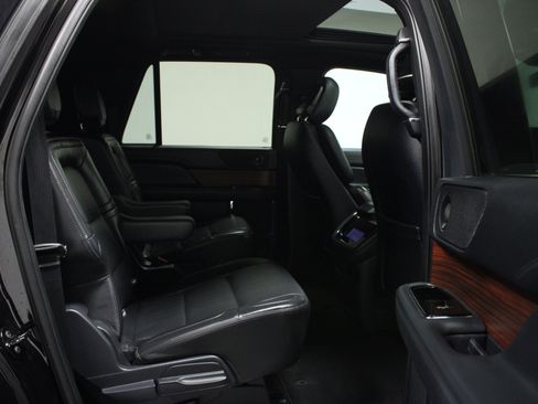 Used 2024 Lincoln Navigator L 4WD image 16