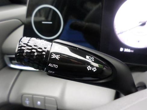 Used 2024 Hyundai Elantra SEL image 23