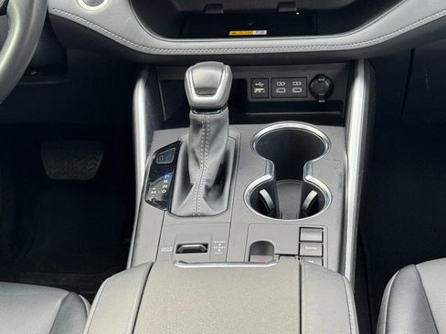 Used 2024 Toyota Highlander XLE image 15
