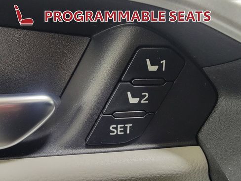 Used 2021 Toyota RAV4 XLE Premium image 28