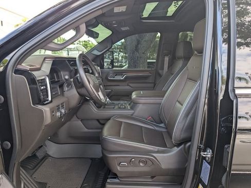 Used 2024 GMC Sierra 3500 Denali w/ Denali Reserve Package AWD/4WD image 9
