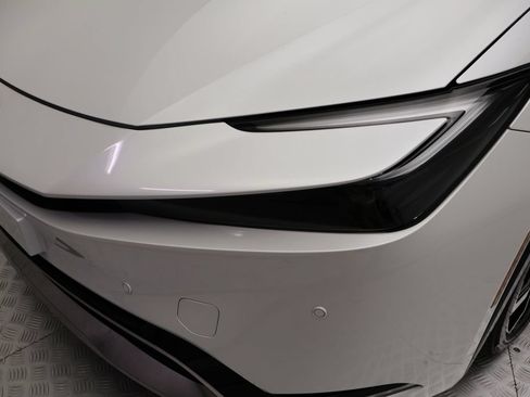 Used 2024 Toyota Prius Prime FWD image 3