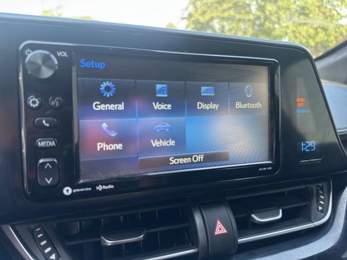 Used 2018 Toyota C-HR XLE FWD image 27