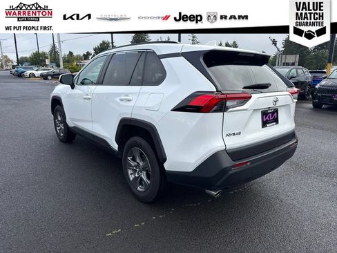 Used 2024 Toyota RAV4 XLE AWD/4WD image 11