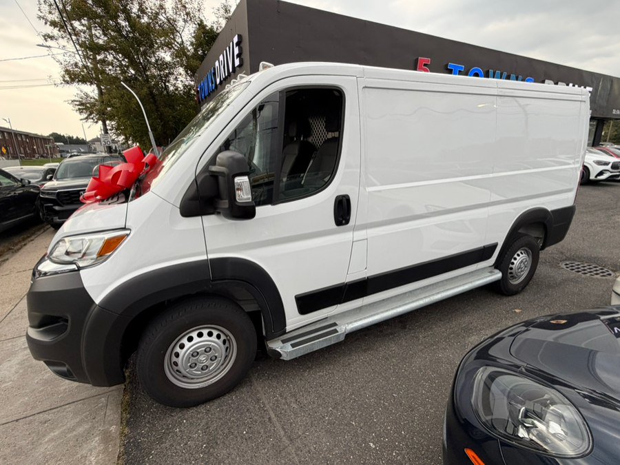 Used 2025 RAM ProMaster 2500 w/ U-Haul Equipment Group FWD image 8
