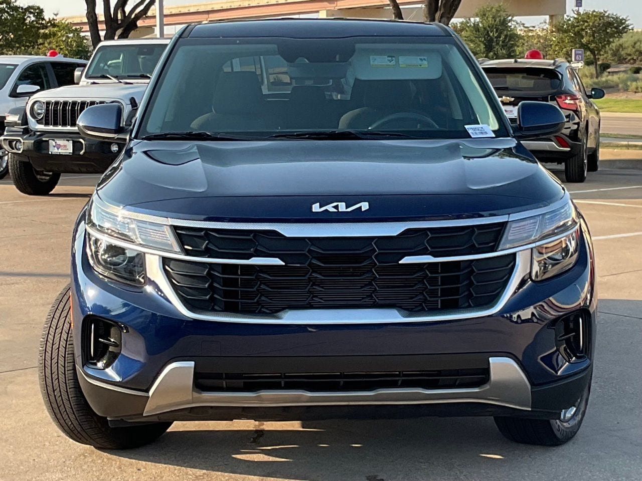 Used 2026 Kia Seltos LX FWD image 2
