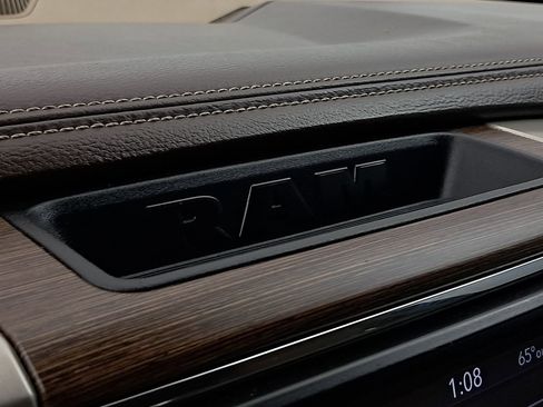 Used 2018 RAM 1500 Laramie w/ Convenience Group image 18