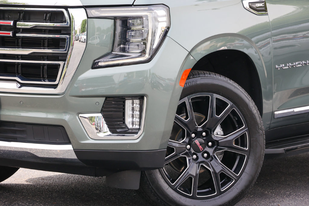 Used 2024 GMC Yukon SLT w/ SLT Luxury Package AWD/4WD image 19