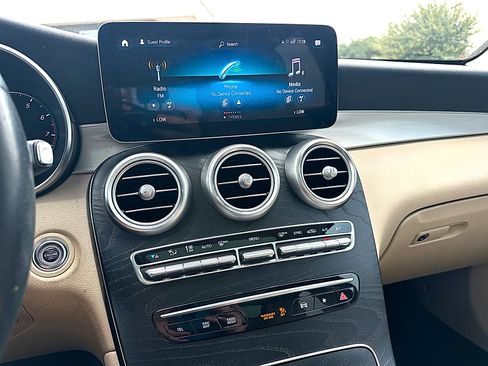 Used 2020 Mercedes-Benz GLC 300 image 36