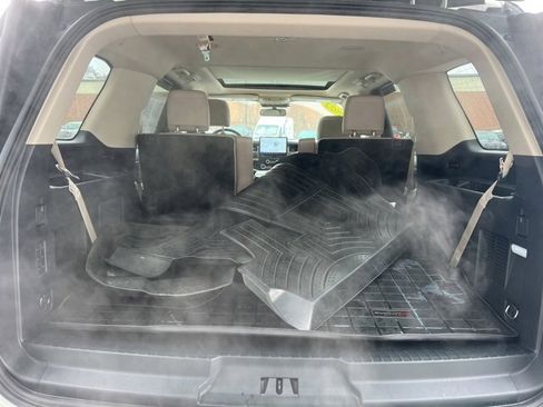 Used 2023 Ford Expedition Limited image 15