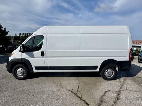 Used 2025 RAM ProMaster 2500 w/ Safety Group FWD image 2