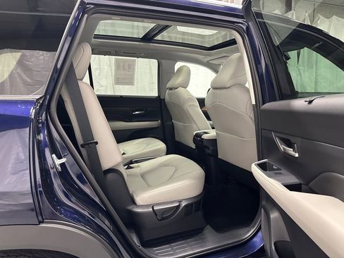 Used 2025 Toyota Grand Highlander AWD image 54