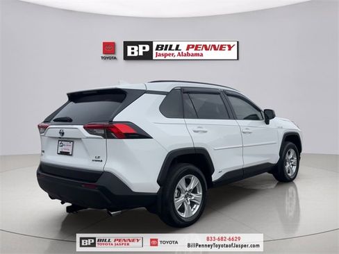 Used 2020 Toyota RAV4 LE image 5