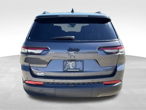 Used 2025 Jeep Grand Cherokee L Altitude image 8