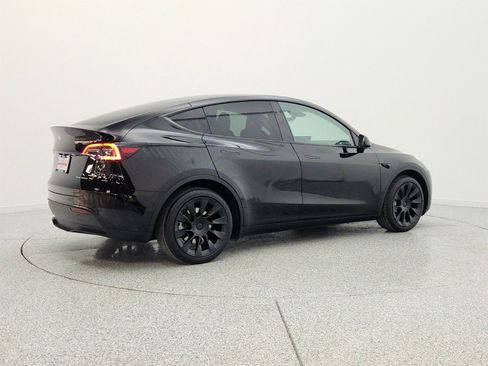 Used 2024 Tesla Model Y Long Range AWD/4WD image 5