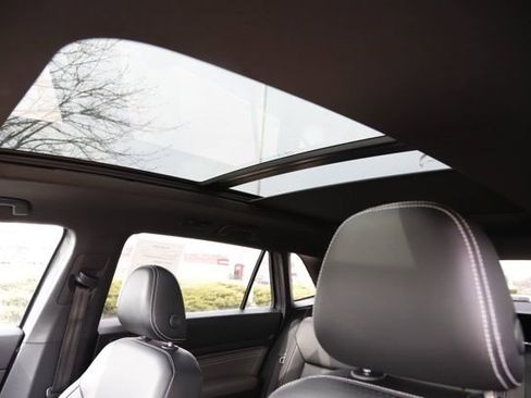 Used 2022 Volkswagen Atlas Cross Sport SE image 15