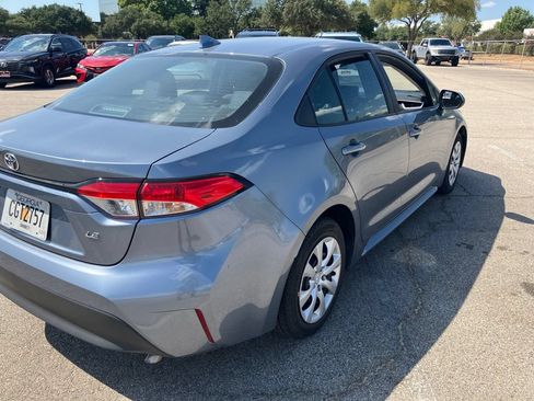 Used 2025 Toyota Corolla LE FWD image 4