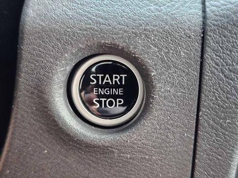 Used 2024 Nissan Frontier SV image 23