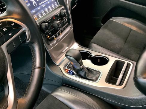 Used 2018 Jeep Grand Cherokee Altitude RWD image 17