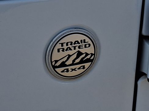 Used 2018 Jeep Wrangler Unlimited Sahara image 32