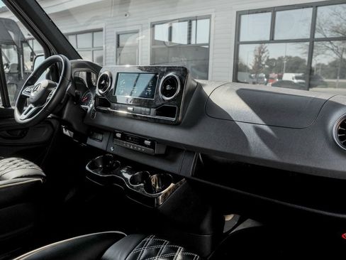 Used 2022 Mercedes-Benz Sprinter 3500 image 22
