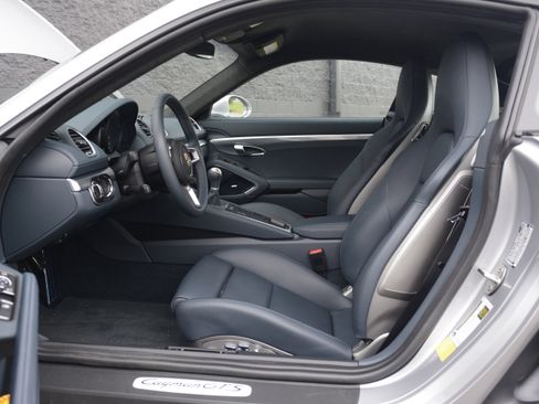 Certified 2025 Porsche 718 Cayman GTS RWD image 15