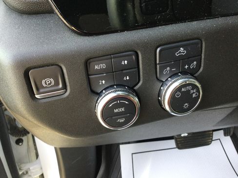 Used 2024 GMC Sierra 1500 SLE image 15