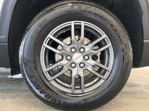 Used 2025 GMC Acadia Elevation image 10