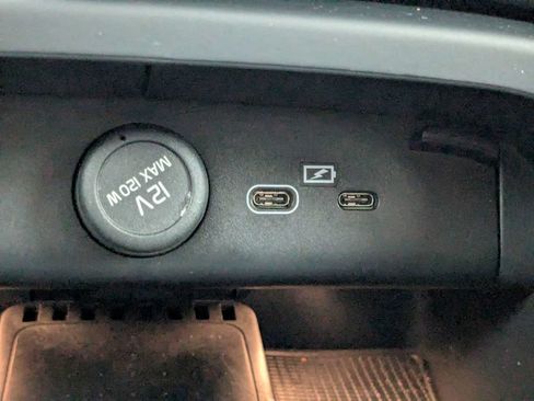 Used 2024 Volvo C40 Recharge Core AWD/4WD image 43
