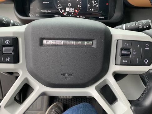 Used 2024 Land Rover Defender 130 X-Dynamic SE AWD/4WD image 47