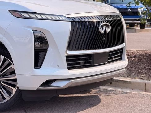 Used 2025 INFINITI QX80 Sensory w/ Exterior Package AWD/4WD image 3