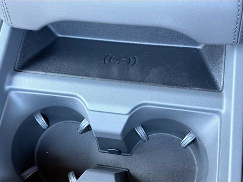 New 2026 Land Rover Defender 130 X-Dynamic SE image 32