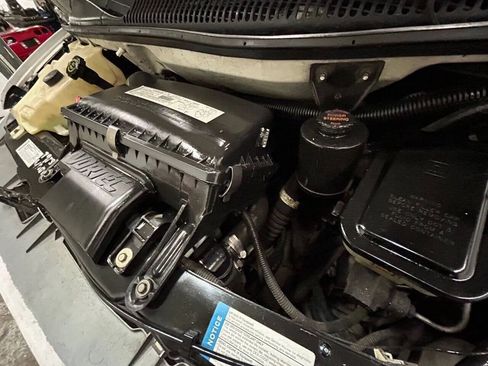 Used 2000 Chevrolet Express 3500 image 9