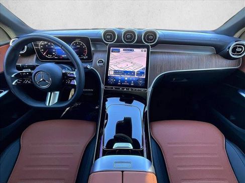 Used 2024 Mercedes-Benz GLC 300 4MATIC image 16