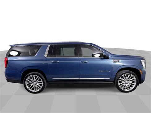 New 2026 GMC Yukon XL Denali w/ Denali Reserve Package image 9