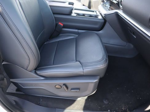 New 2025 Ford Expedition Platinum w/ Driver's Package image 15