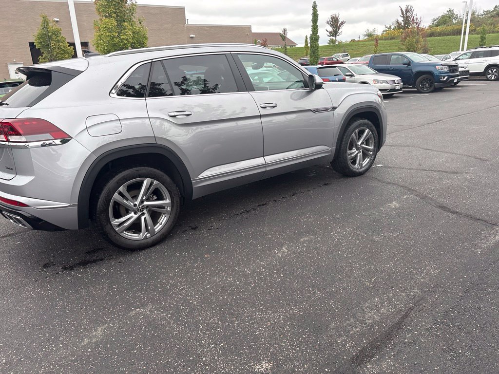Used 2024 Volkswagen Atlas Cross Sport SEL R-Line AWD/4WD image 13