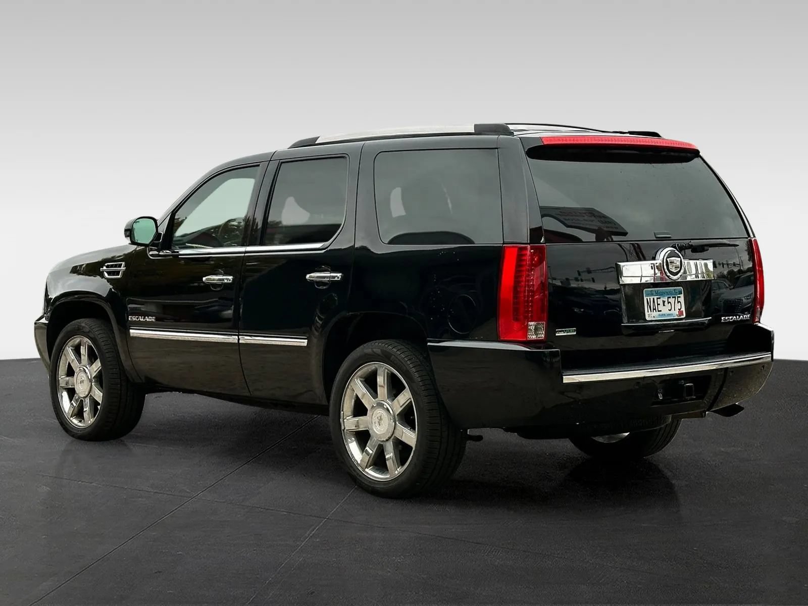 Used 2012 Cadillac Escalade Luxury AWD/4WD image 5