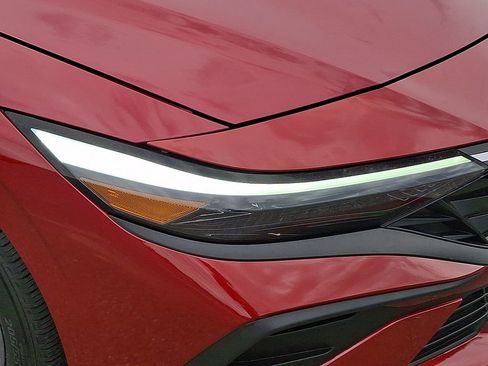 Used 2024 Hyundai Elantra SEL FWD image 9