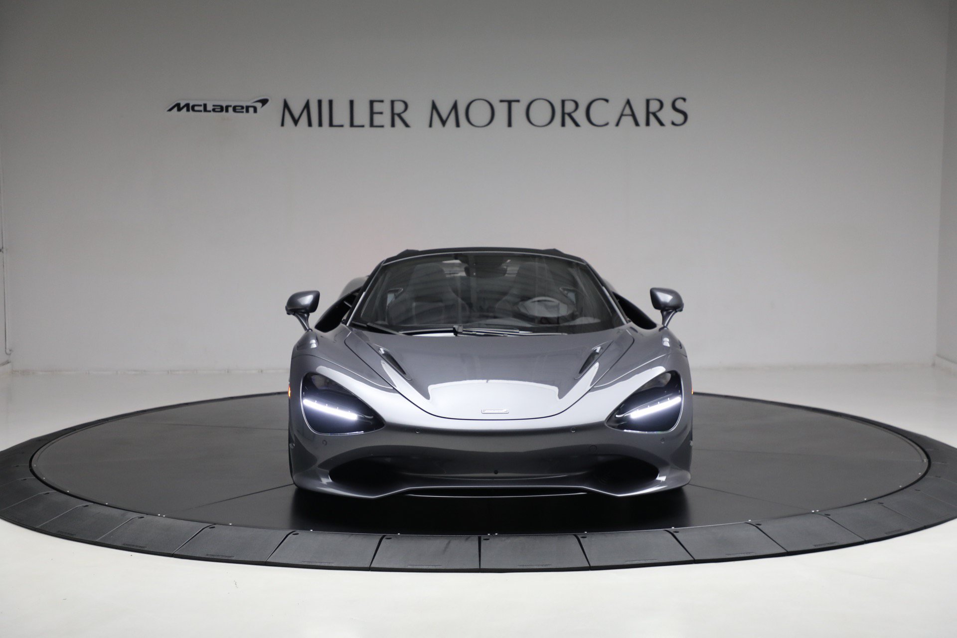 Used 2024 McLaren 750S Spider RWD image 12